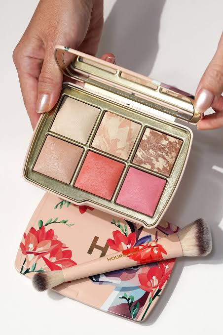 **EXTRA HOT PRICE**  
Hourglass Limited Edition Deer Pallette